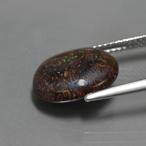 Opala boulder multicolorido natural 4,86ct, corte oval, opaco