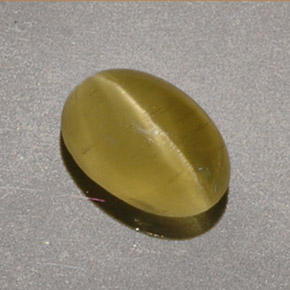 Cat's eye apatite amarelo natural 1,40ct, corte oval, translúcido