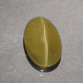 Cat's eye apatite amarelo natural 1,40ct, corte oval, translúcido