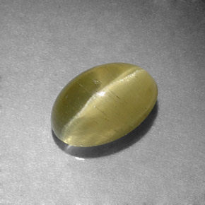 Cat's eye apatite verde natural 1,31ct, corte oval, translúcido