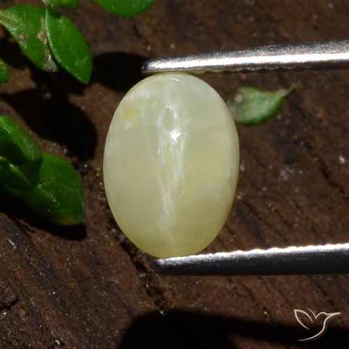 1.80ct Natural Amarelo claro médio Opala Olho de Gato, oval, Translúcido