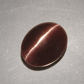 Cat's eye scapolite marrom natural 2,32ct, corte oval, opaco