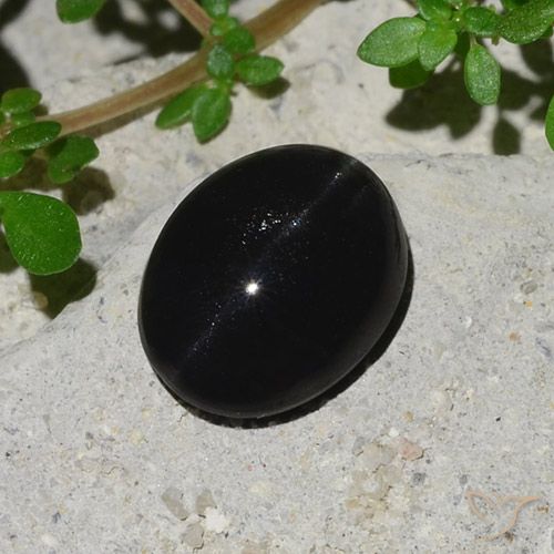 4.10ct Natural Preto Escapolita Olho de Gato, oval, Opaco