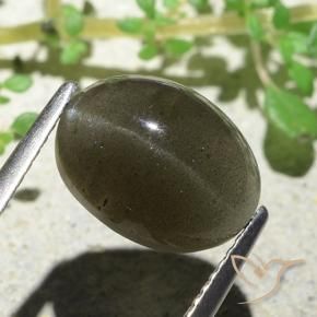 Escapolita Olho de Gato Castanho Médio-Claro Natural 4.70ct, oval, Translúcido