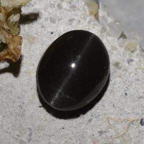 Escapolita Olho de Gato Preto Natural 2.35ct, oval, Translúcido