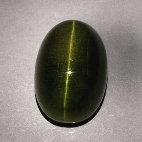 Cat's eye tourmaline verde natural 23,57ct, corte oval, opaco