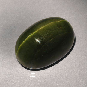 Cat's eye tourmaline verde natural 23,57ct, corte oval, opaco