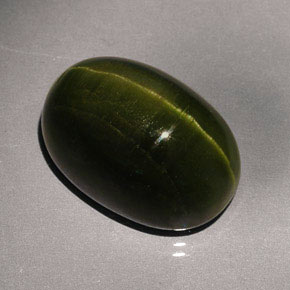 Cat's eye tourmaline verde natural 23,57ct, corte oval, opaco