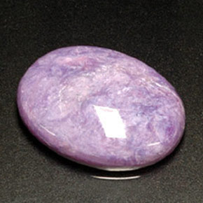 Charoíta violeta natural 8,22ct, corte oval, opaco