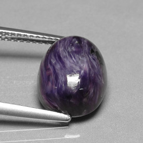 Charoíta violeta natural 4,98ct, corte oval, opaco
