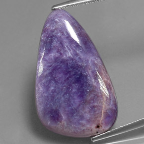 Charoíta violeta natural 12,77ct, forma extravagante, opaco