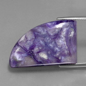 Charoíta violeta natural 33,40ct, forma extravagante, opaco