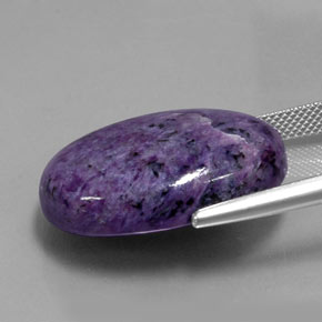 Charoíta violeta natural 28,97ct, corte oval, opaco