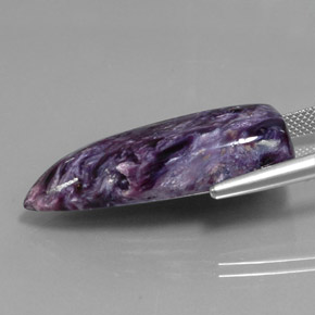 Charoíta violeta natural 27,21ct, forma extravagante, opaco
