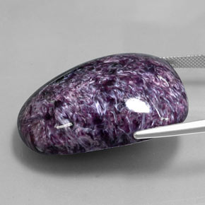 Charoíta violeta natural 96,18ct, forma extravagante, opaco