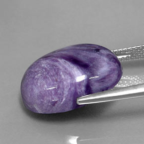 Charoíta violeta natural 12,03ct, corte oval, opaco