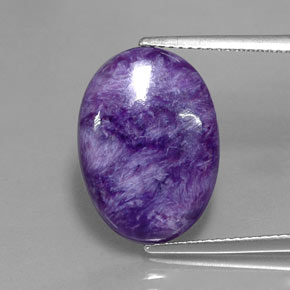 Charoíta violeta natural 7,41ct, corte oval, opaco