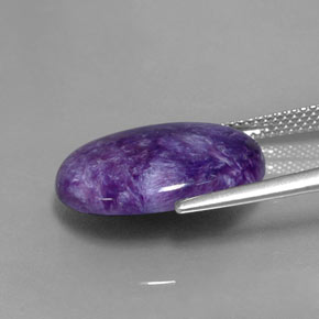 Charoíta violeta natural 7,41ct, corte oval, opaco