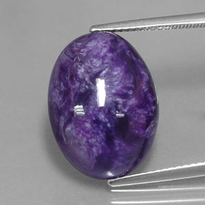 Charoíta violeta natural 10,76ct, corte oval, opaco