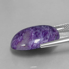 Charoíta violeta natural 8,41ct, corte oval, opaco