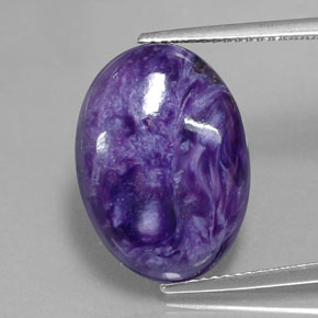 Charoíta violeta natural 9,60ct, corte oval, opaco