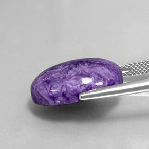 Charoíta violeta natural 10,26ct, corte oval, opaco