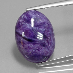 Charoíta violeta natural 9,57ct, corte oval, opaco