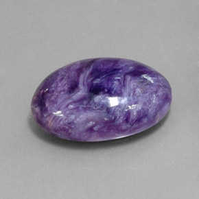 Charoíta violeta natural 9,57ct, corte oval, opaco