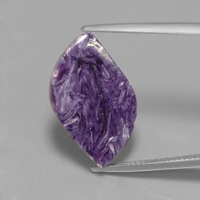 Charoíta violeta natural 9,50ct, forma extravagante, opaco