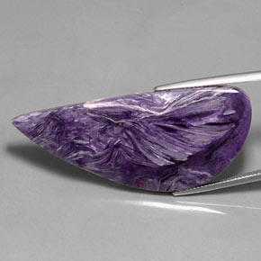 Charoíta violeta natural 40,30ct, forma extravagante, opaco