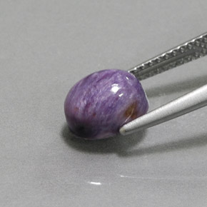 Charoíta violeta natural 2,00ct, corte oval, opaco