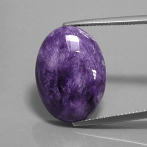 Charoíta violeta natural 16,85ct, corte oval, opaco