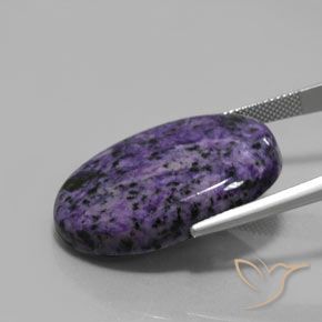 Charoite Violeta Profundo Natural 32.45ct, Corte Oval, Opaco