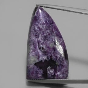 Charoíta violeta natural 33,50ct, forma extravagante, opaco