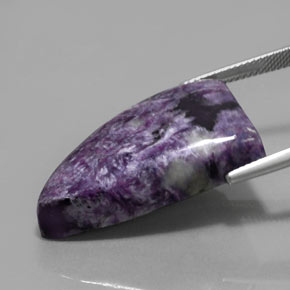Charoíta violeta natural 33,50ct, forma extravagante, opaco