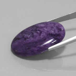 Charoíta violeta natural 28,06ct, corte oval, opaco