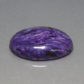 Charoíta violeta natural 14,32ct, corte oval, opaco