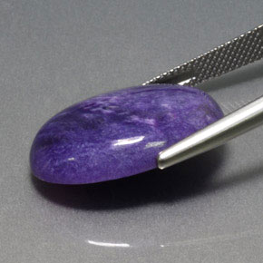 Charoíta violeta natural 14,14ct, corte oval, opaco