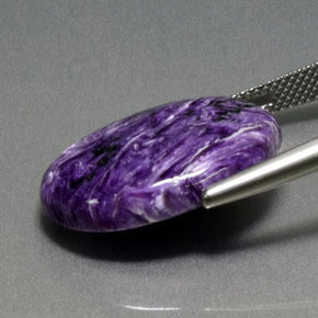 Charoíta violeta natural 13,86ct, corte oval, opaco
