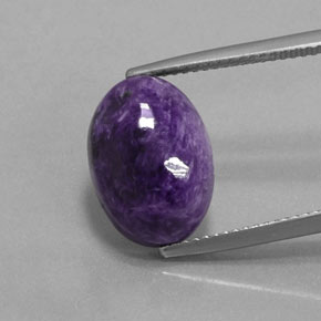 Charoíta violeta natural 6,09ct, corte oval, opaco