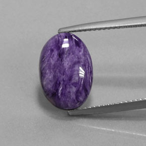 Charoíta violeta natural 4,77ct, corte oval, opaco