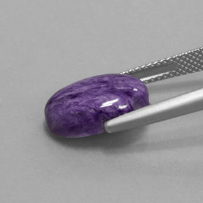Charoíta violeta natural 4,77ct, corte oval, opaco