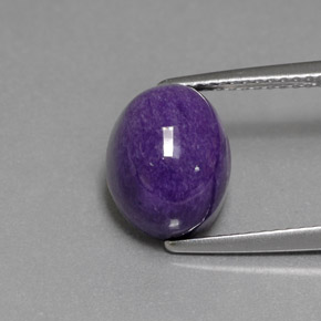 Charoíta violeta natural 4,31ct, corte oval, opaco