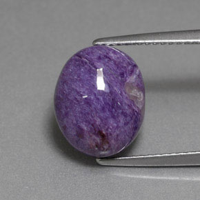 Charoíta violeta natural 5,61ct, corte oval, opaco