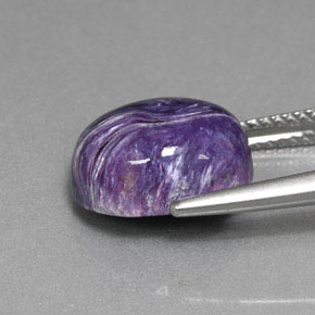 Charoíta violeta natural 5,56ct, corte oval, opaco