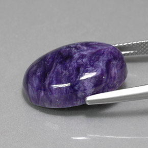 Charoíta violeta natural 15,67ct, corte oval, opaco