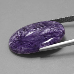 Charoíta violeta natural 24,63ct, corte oval, opaco