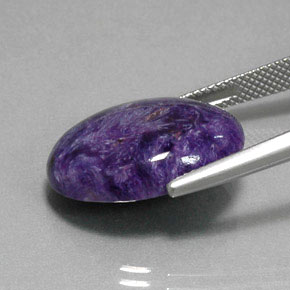 Charoíta violeta natural 13,10ct, corte oval, opaco