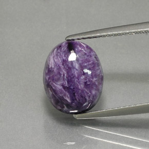 Charoíta violeta natural 4,47ct, corte oval, opaco