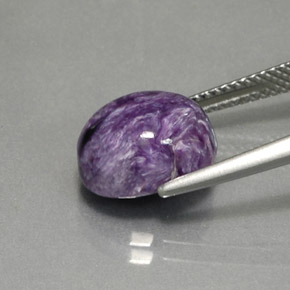 Charoíta violeta natural 4,47ct, corte oval, opaco